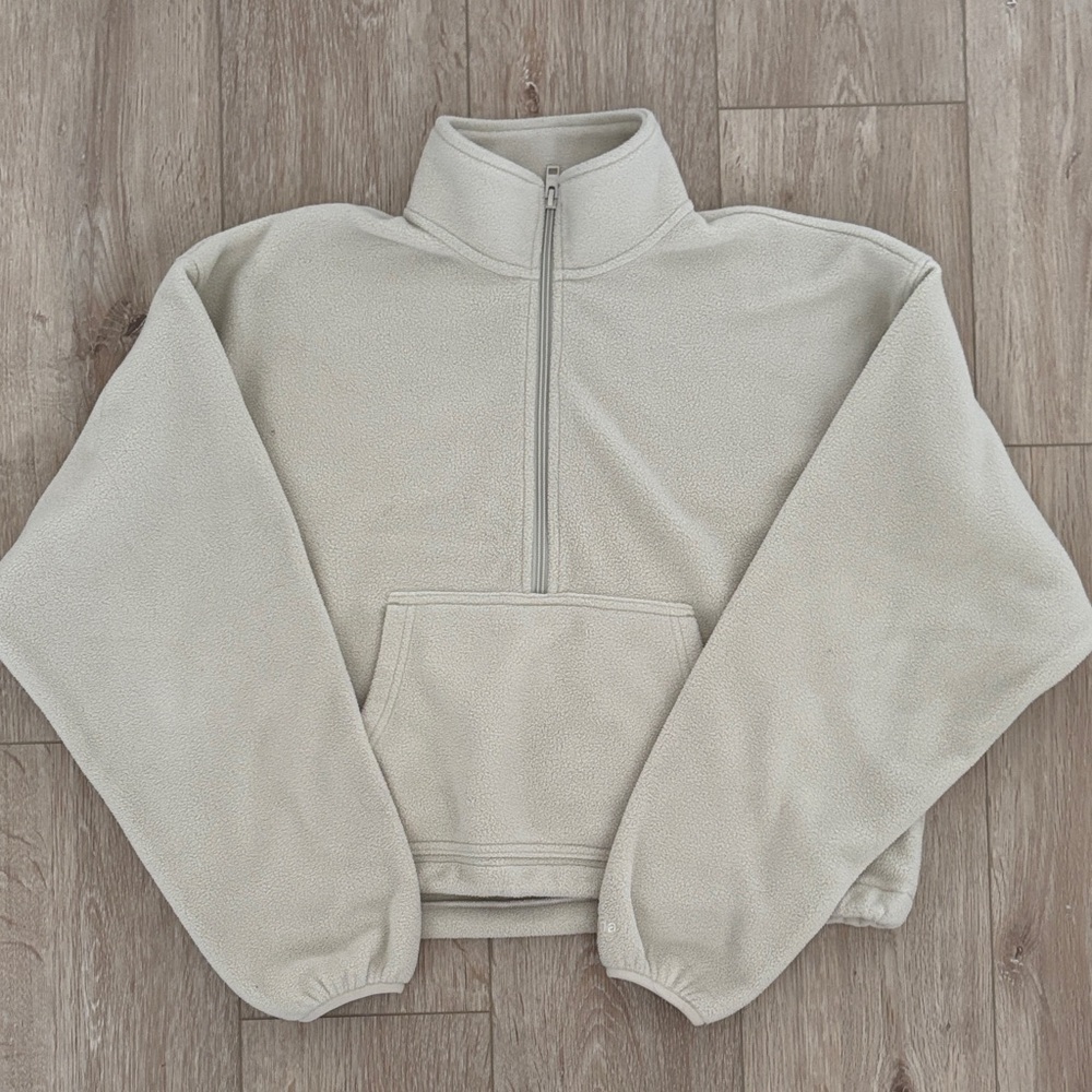 EUC ✨ TNA Quarter Zip Fleece